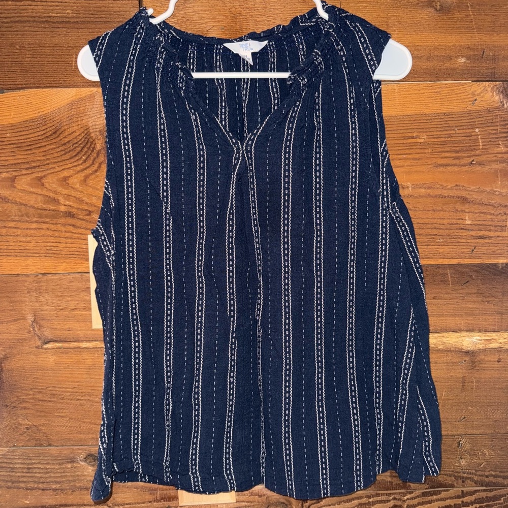 Time and Tru Navy Sleeveless Striped V-Neck Camisole Top. Like new condition. M